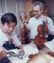 Violin maker Guang Yue Chen and Joseph Nagyvary, 1989